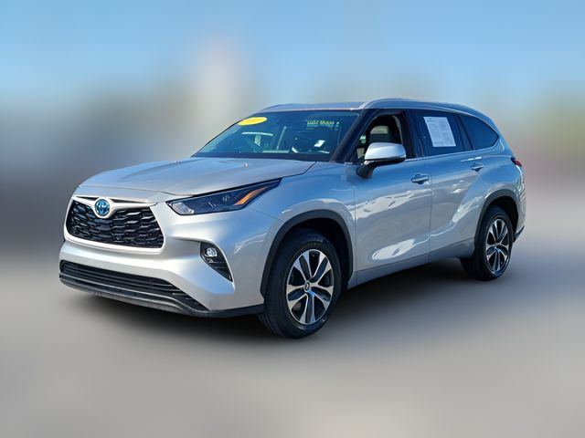 2022 Toyota Highlander Hybrid XLE