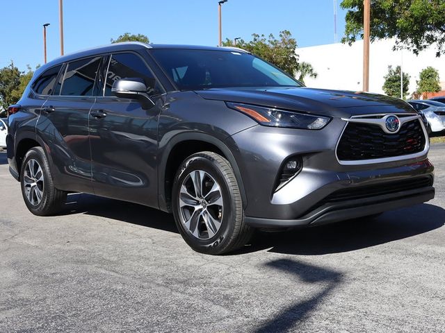 2022 Toyota Highlander Hybrid XLE