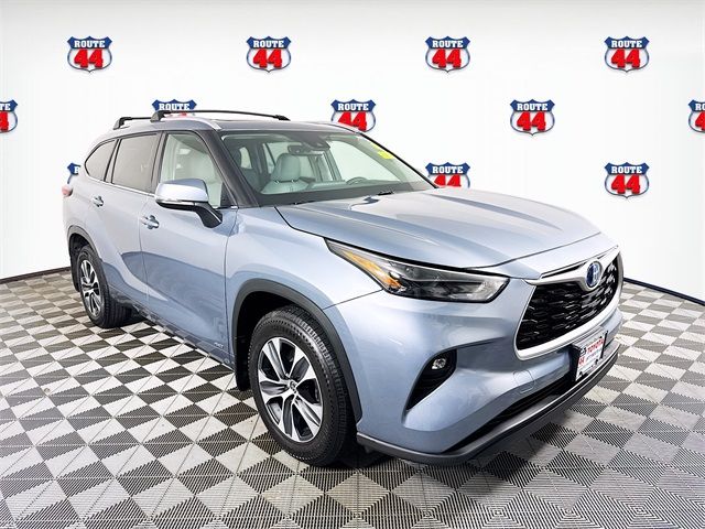 2022 Toyota Highlander Hybrid XLE