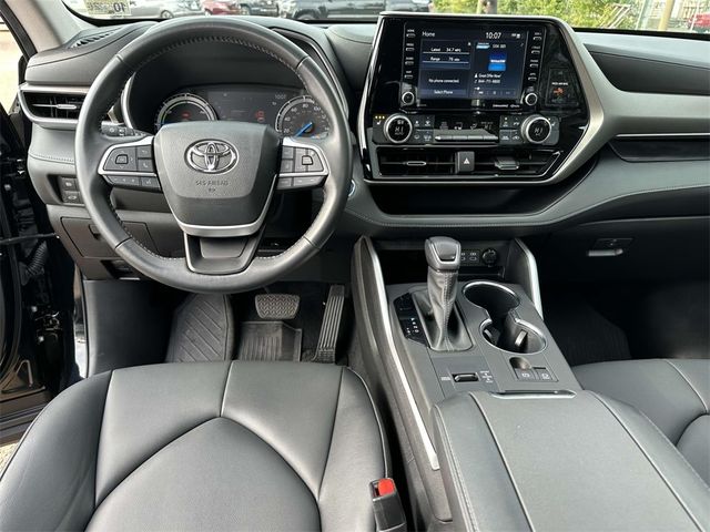 2022 Toyota Highlander Hybrid XLE