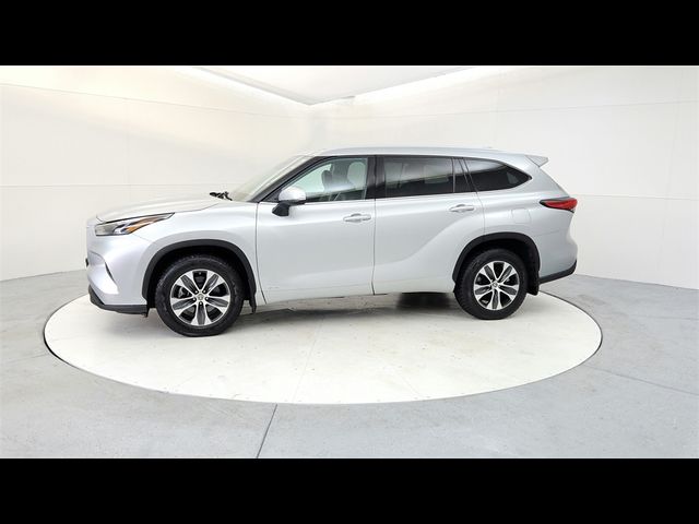 2022 Toyota Highlander Hybrid XLE