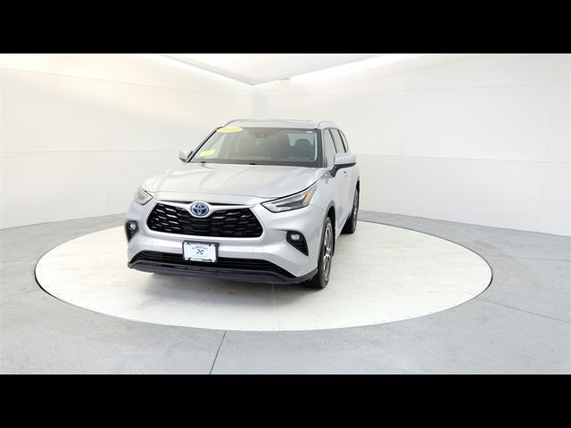 2022 Toyota Highlander Hybrid XLE