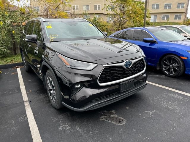 2022 Toyota Highlander Hybrid XLE