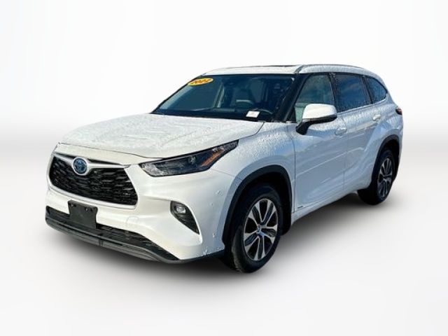 2022 Toyota Highlander Hybrid XLE