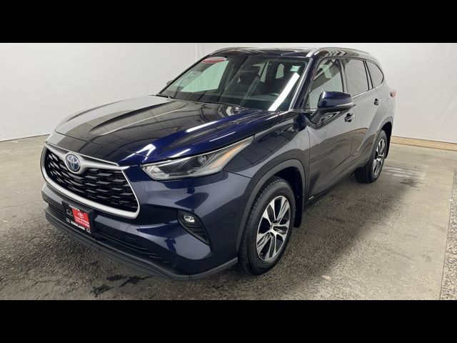 2022 Toyota Highlander Hybrid XLE