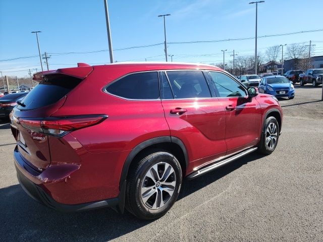 2022 Toyota Highlander Hybrid XLE