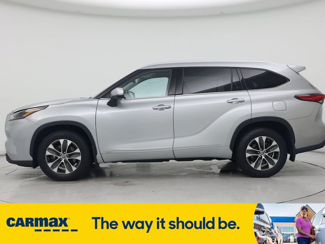 2022 Toyota Highlander Hybrid XLE