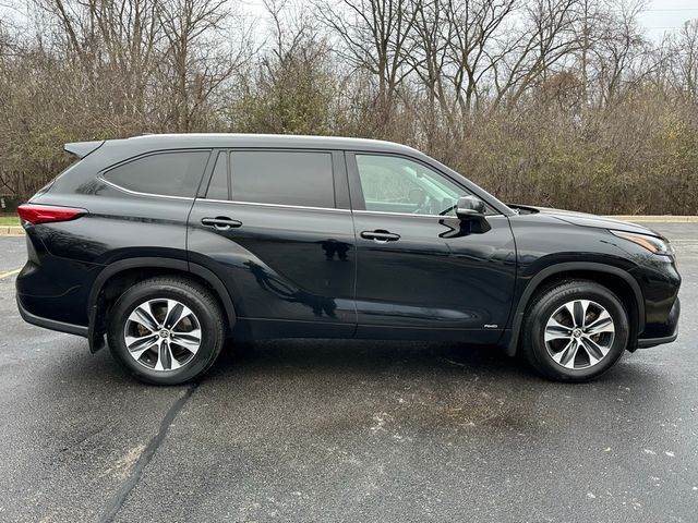 2022 Toyota Highlander Hybrid XLE