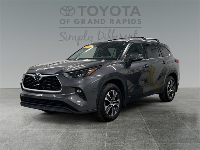 2022 Toyota Highlander Hybrid XLE