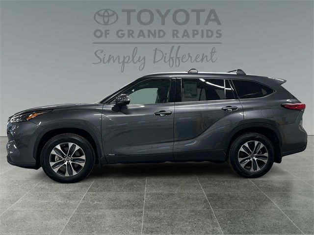 2022 Toyota Highlander Hybrid XLE