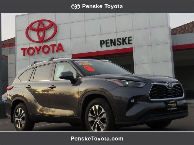 2022 Toyota Highlander Hybrid XLE