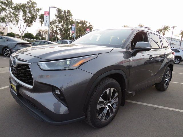 2022 Toyota Highlander Hybrid XLE