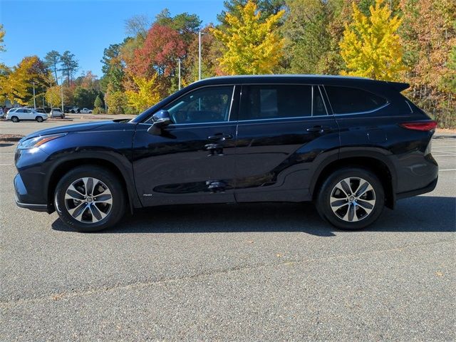 2022 Toyota Highlander Hybrid XLE