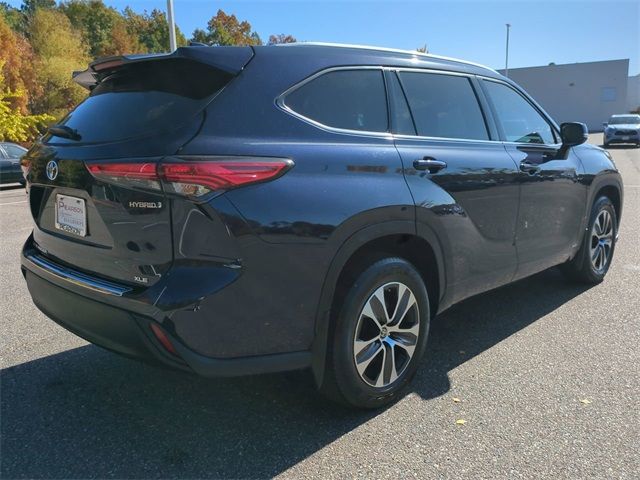 2022 Toyota Highlander Hybrid XLE