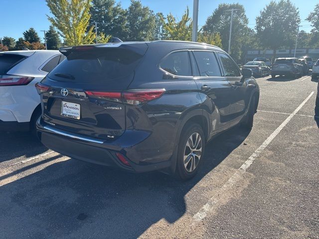 2022 Toyota Highlander Hybrid XLE