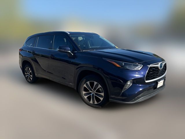 2022 Toyota Highlander Hybrid XLE