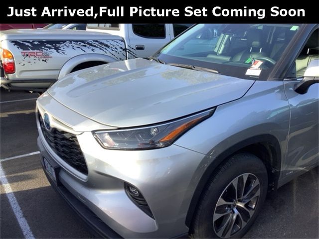 2022 Toyota Highlander Hybrid XLE