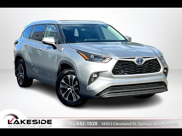 2022 Toyota Highlander Hybrid XLE