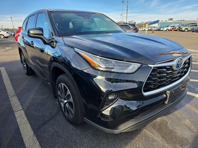 2022 Toyota Highlander Hybrid XLE