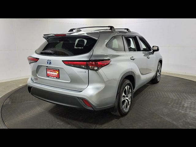 2022 Toyota Highlander Hybrid XLE