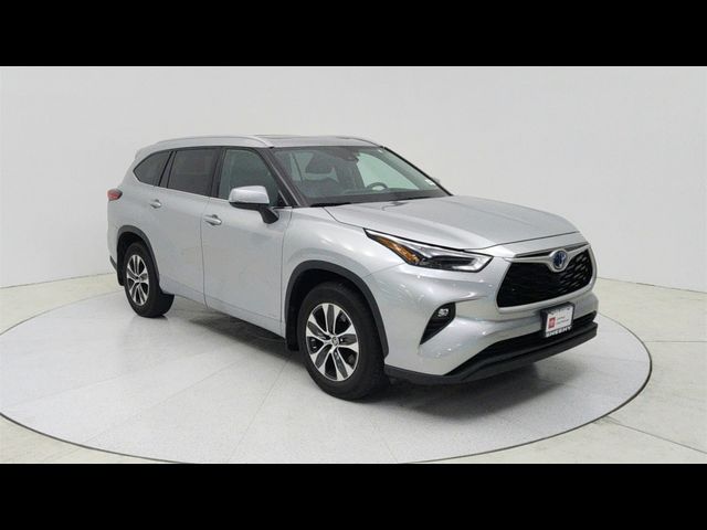 2022 Toyota Highlander Hybrid XLE