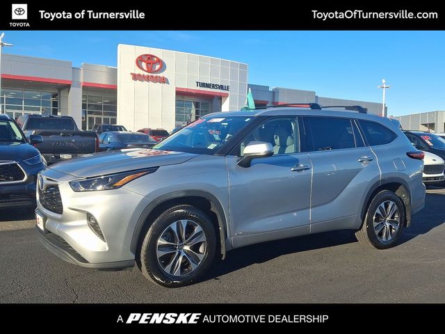 2022 Toyota Highlander Hybrid XLE