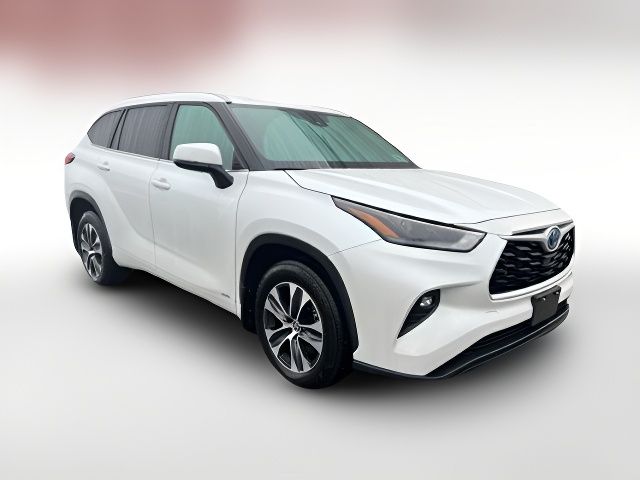 2022 Toyota Highlander Hybrid XLE