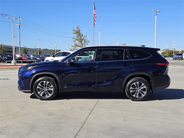 2022 Toyota Highlander Hybrid XLE