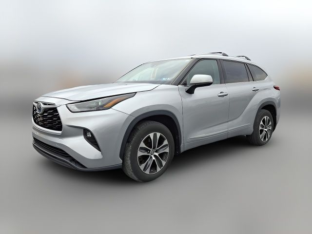 2022 Toyota Highlander Hybrid XLE