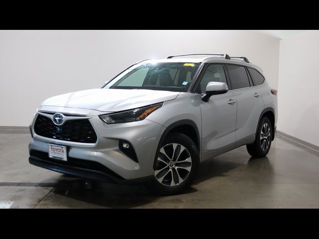 2022 Toyota Highlander Hybrid XLE