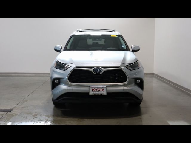 2022 Toyota Highlander Hybrid XLE