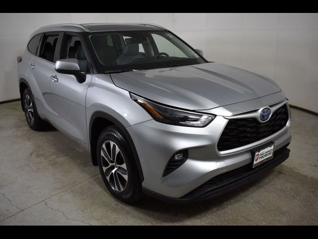 2022 Toyota Highlander Hybrid XLE