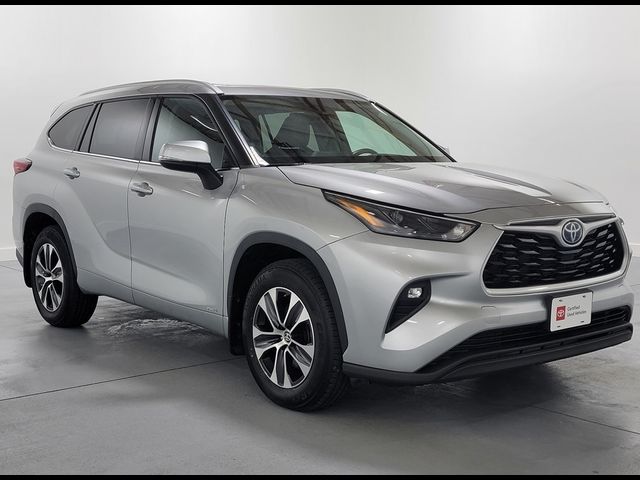 2022 Toyota Highlander Hybrid XLE