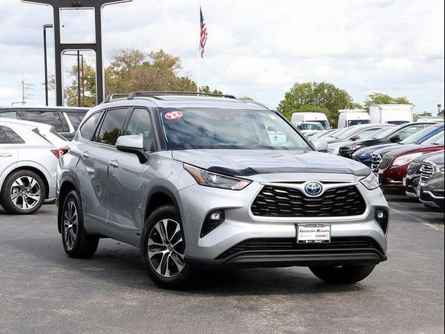 2022 Toyota Highlander Hybrid XLE