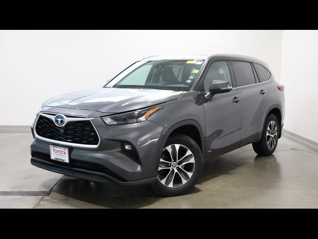 2022 Toyota Highlander Hybrid XLE