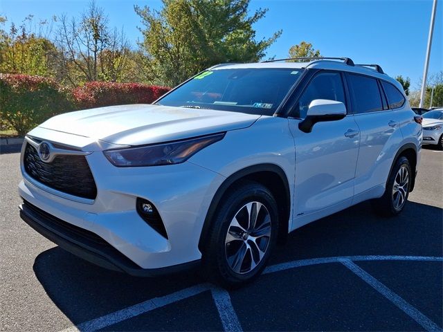 2022 Toyota Highlander Hybrid XLE