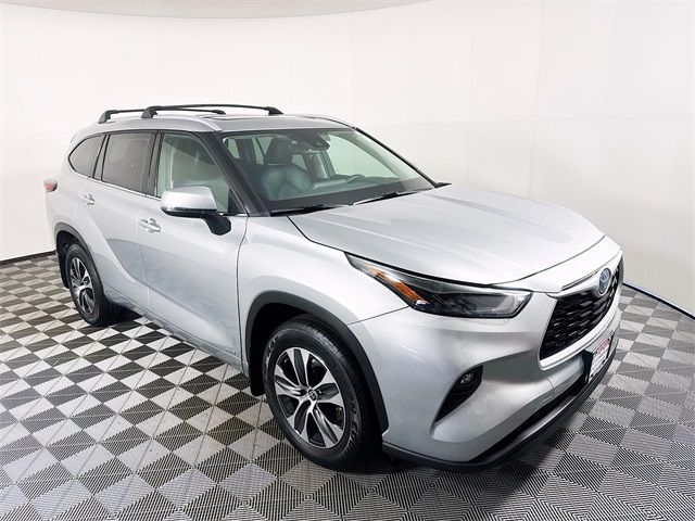 2022 Toyota Highlander Hybrid XLE