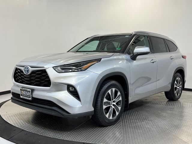 2022 Toyota Highlander Hybrid XLE