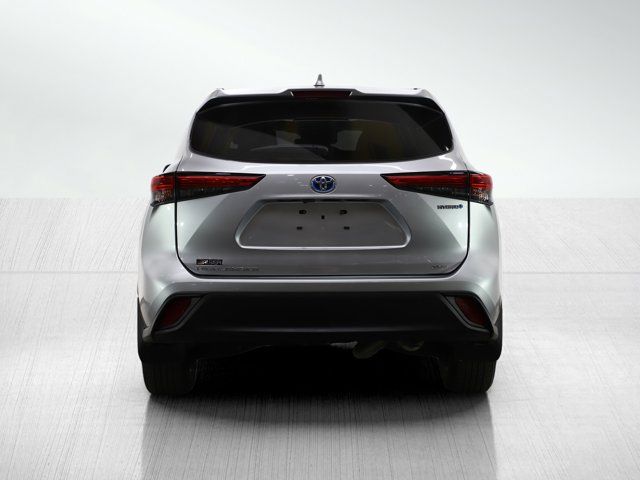 2022 Toyota Highlander Hybrid XLE