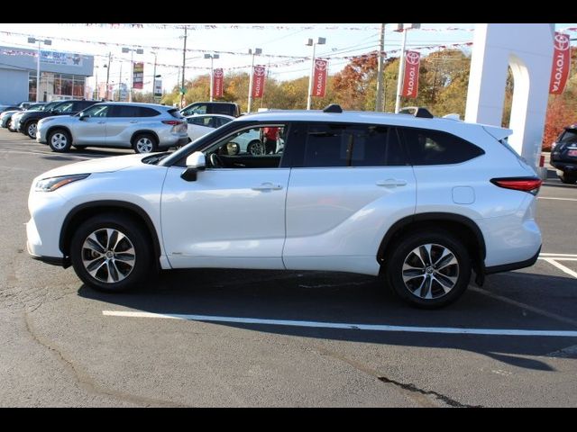 2022 Toyota Highlander Hybrid XLE