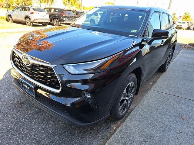 2022 Toyota Highlander Hybrid XLE