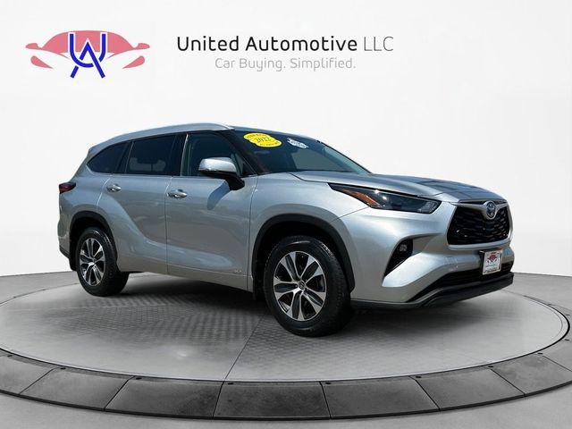 2022 Toyota Highlander Hybrid XLE