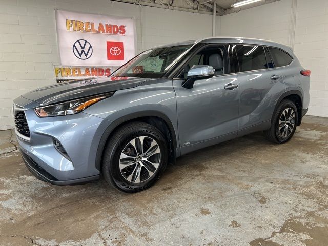 2022 Toyota Highlander Hybrid XLE