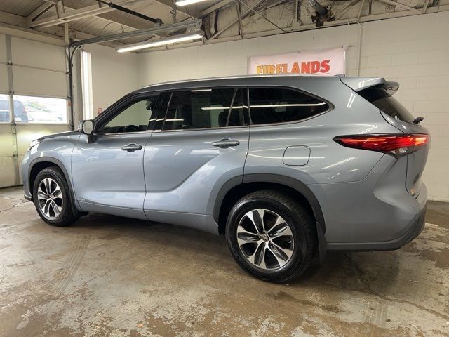 2022 Toyota Highlander Hybrid XLE