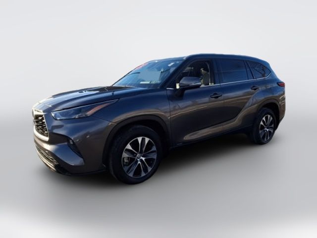 2022 Toyota Highlander Hybrid XLE