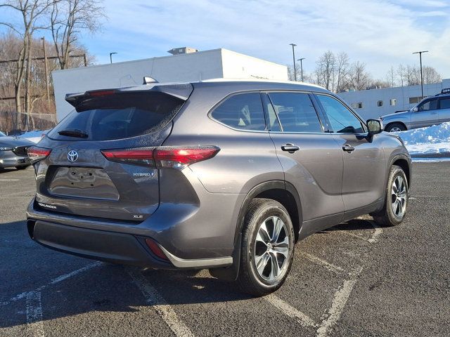 2022 Toyota Highlander Hybrid XLE