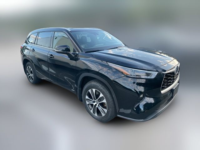 2022 Toyota Highlander Hybrid XLE