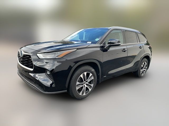 2022 Toyota Highlander Hybrid XLE