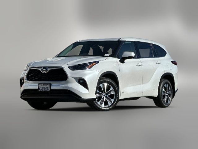 2022 Toyota Highlander Hybrid XLE