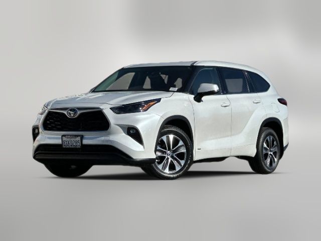 2022 Toyota Highlander Hybrid XLE